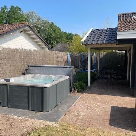 De Genten 1, Vakantiewoning Met Jacuzzi เออร์เมโล ภายนอก รูปภาพ